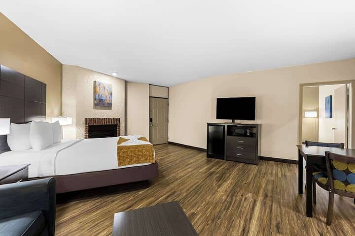 Room 11 of 31