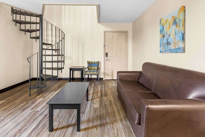 Room 10 of 31
